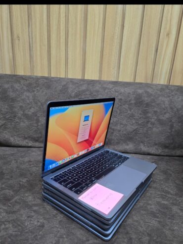 Macbook Pro 2017 Core i5 256GB 8GB NON TOUCH WITH KEYBOARD LIGHTT