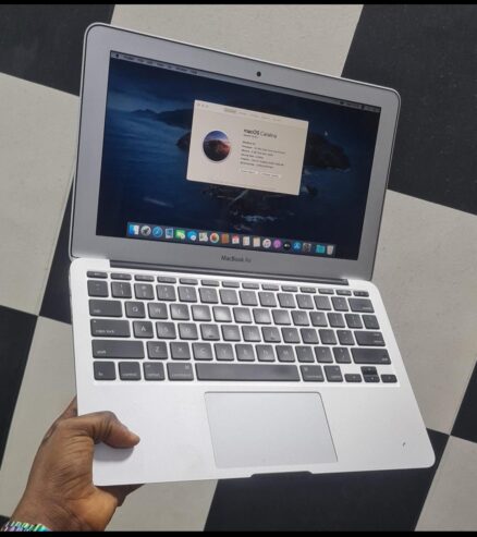 Mac book 2015 4gb/128gb