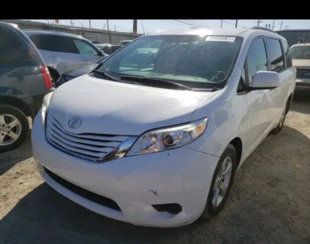 Toyota Sienna 2015 model