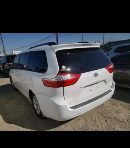 Toyota Sienna 2015 model